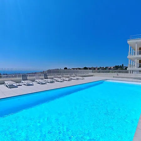 Bel Air Rooftop Pool Seaview 빌뇌브루베